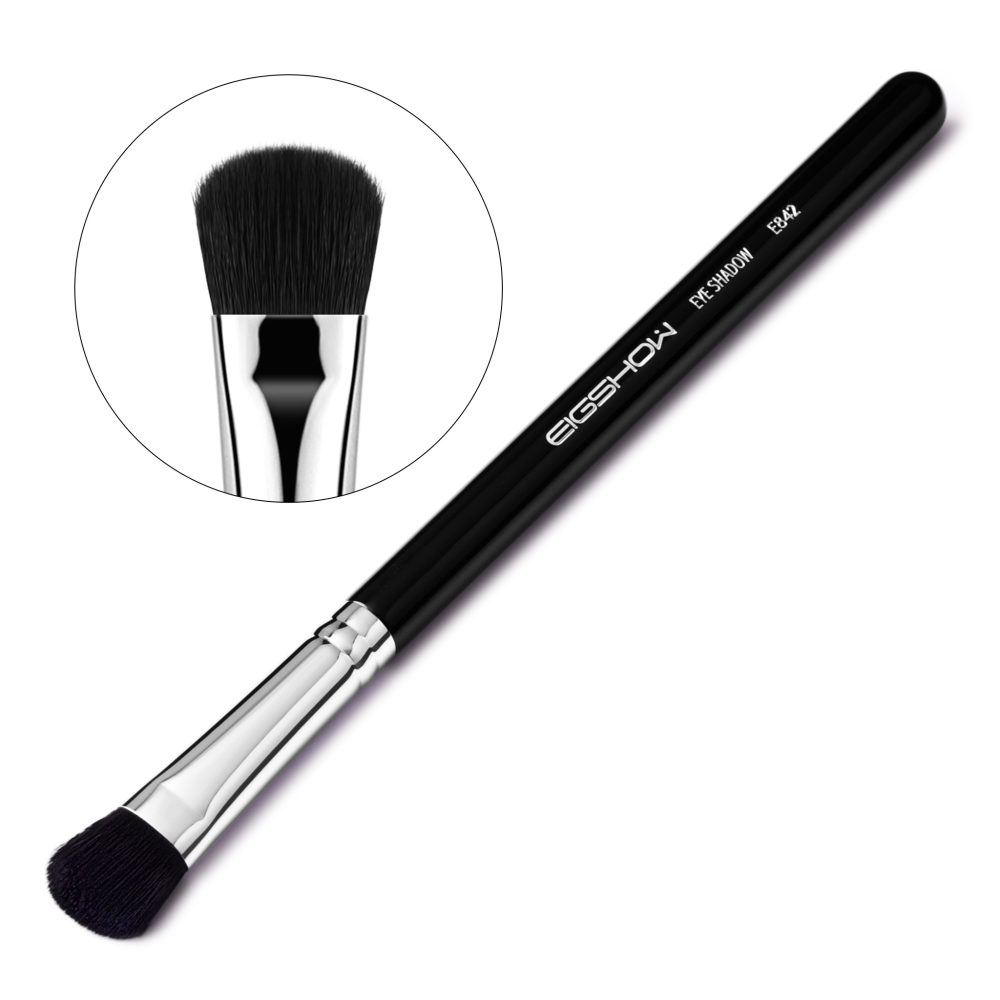 eyeshadow brush
