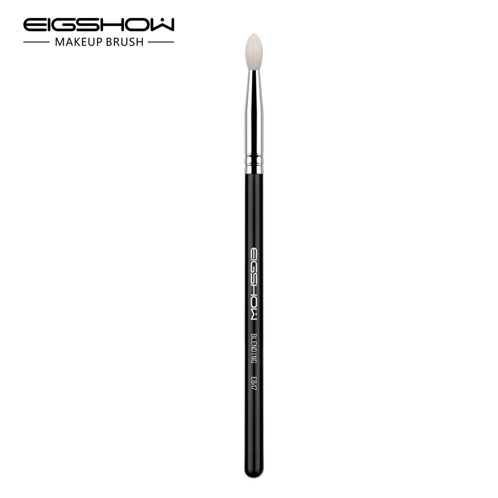 eyeshadow brush